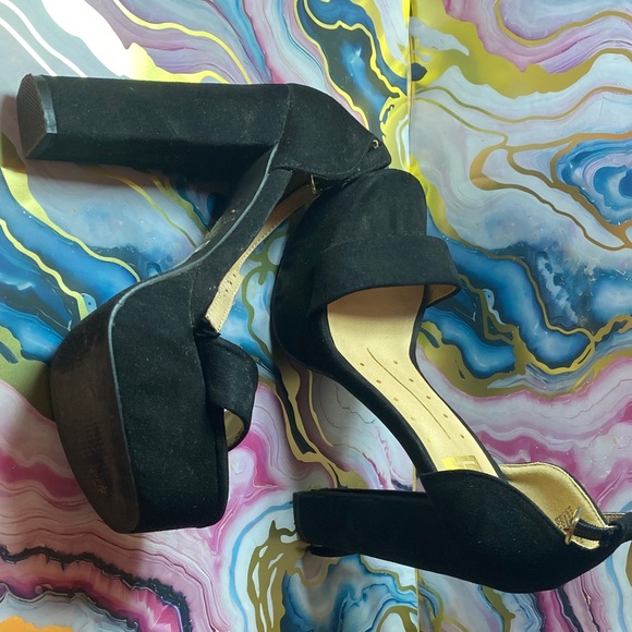 Shoes - Elegant Black Platform Heels